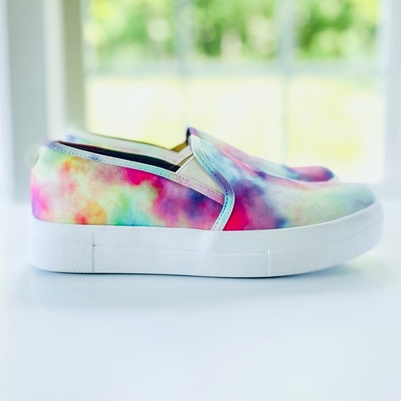 Steve Madden Toshe NWT rainbow tie-dye sneaker - Picture 11 of 16
